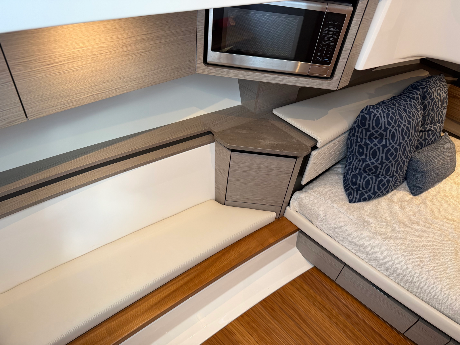 2023 Tiara Yachts 43 LS