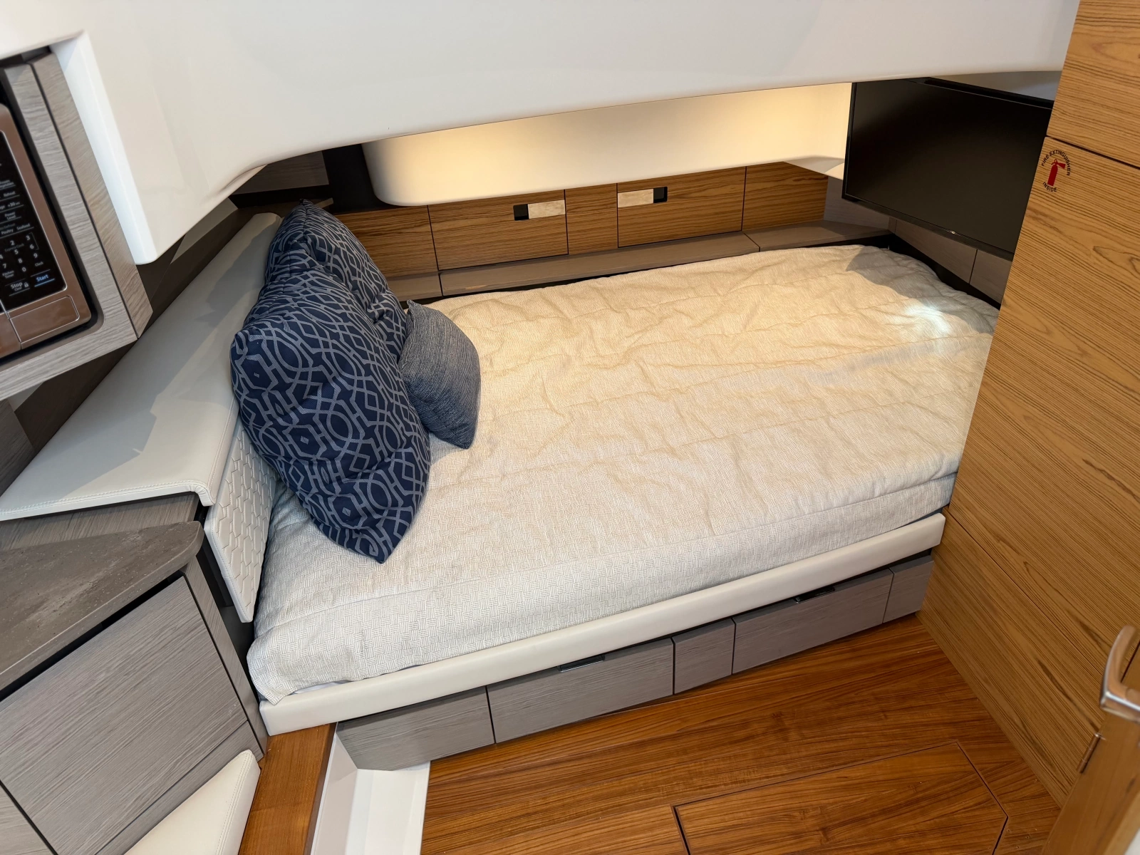 2023 Tiara Yachts 43 LS
