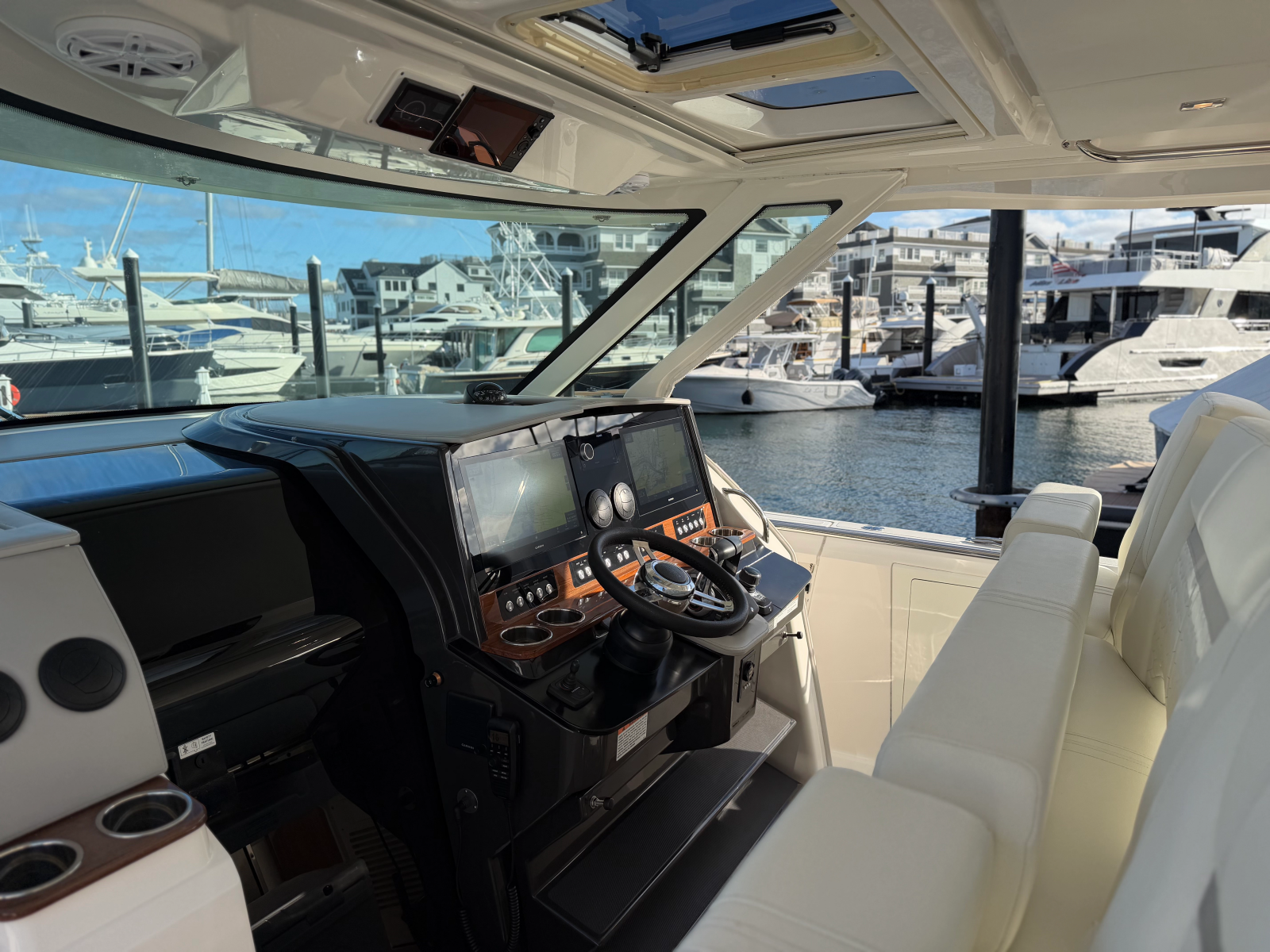 2023 Tiara Yachts 43 LS