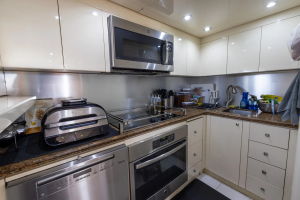 100ft Azimut Yacht For Sale