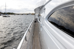 100ft Azimut Yacht For Sale