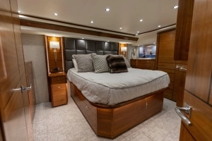2023 Viking 72 Convertible thumbnail 32