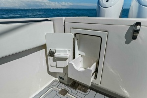 Photo 6161475 for 2022 World Cat 400 CC-X  2022 World Cat 400 CC-X - Transom Storage