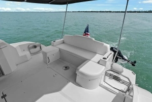 2014 Cruisers Yachts 48 Cantius thumbnail 47