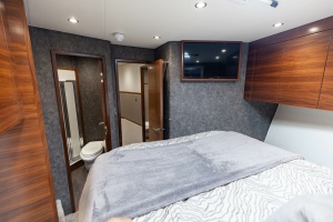 2023 Viking 72 Convertible thumbnail 48