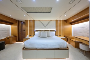 Midnight Moon 85ft Horizon Yacht For Sale