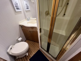 Viking 52 LET IT RAIN - Guest Head