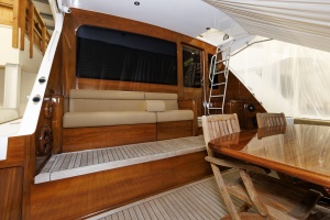 Viking 61 YOLO - Cockpit