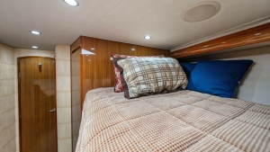 Cozy Guest Cabin with Bunk