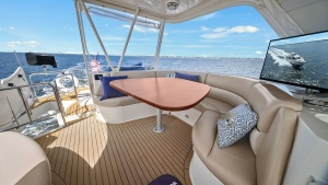 CARVER 56 VOYAGER SKY LOUNGE “LADY CAPE”