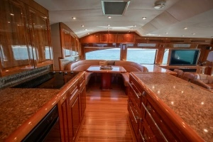 2005 Hatteras 68 Convertible thumbnail 7