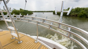 2017 72 Viking Enclosed Bridge Share-E Bridge Deck (5)