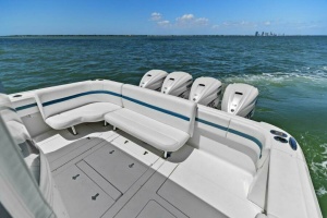 2019 Intrepid 475 Sport Yacht thumbnail 8