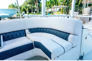 HOLD ON 30ft Bennington Yacht For Sale