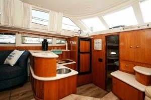 2002 Carver 444 Cockpit Motor Yacht thumbnail 6