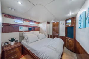 Aphrodite 80ft Lazzara Yachts Yacht For Sale