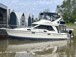 33ft Bayliner Yacht For Sale