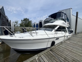 33ft Bayliner Yacht For Sale