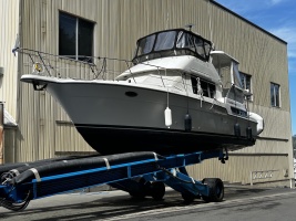 39ft Carver Yacht For Sale