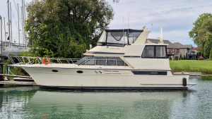 48ft Carver Yacht For Sale