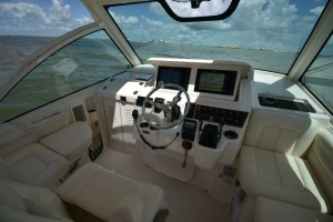 2016 Grady-White 330 Express thumbnail 6