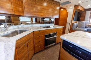 2023 Viking 72 Convertible thumbnail 16
