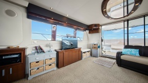 CARVER 56 VOYAGER SKY LOUNGE “LADY CAPE”