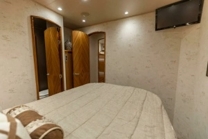 2013 Viking 76 Convertible thumbnail 41