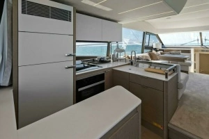 2022 Prestige 590 Flybridge thumbnail 13