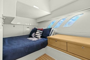 2019 Intrepid 475 Sport Yacht thumbnail 4