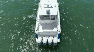 2019 Intrepid 475 Sport Yacht thumbnail 39