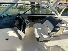 2021 Robalo R317 thumbnail 2