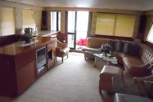 Blue Nova 1991 Vantare Cockpit Motor Yacht Yacht For Sale in  FL
