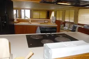 Blue Nova 1991 Vantare Cockpit Motor Yacht Yacht For Sale in  FL