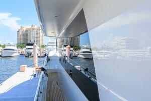 CLAYPEN 90ft Ocean Alexander Yacht For Sale