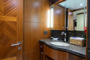 CLAYPEN 90ft Ocean Alexander Yacht For Sale