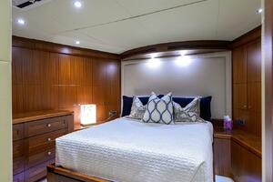 CLAYPEN 90ft Ocean Alexander Yacht For Sale