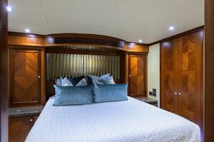 CLAYPEN 90ft Ocean Alexander Yacht For Sale