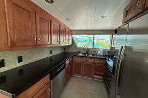 1991 Hatteras Cockpit Motor Yacht thumbnail 16