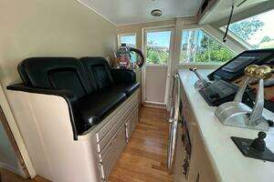 1991 Hatteras Cockpit Motor Yacht thumbnail 18