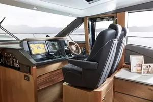 2026 Princess V65 Express thumbnail 9