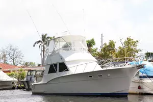 1982 Hatteras Convertible thumbnail 2