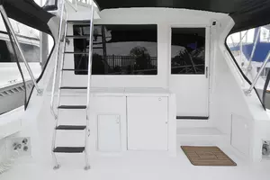 1997 Viking 47 Convertible thumbnail 7