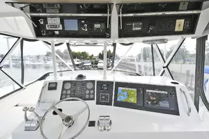 1997 Viking 47 Convertible thumbnail 12