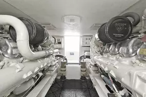 1997 Viking 47 Convertible thumbnail 32
