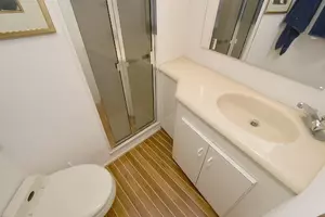 1997 Viking 47 Convertible thumbnail 27