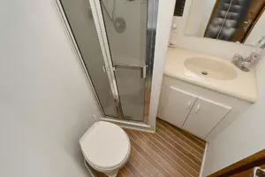 1997 Viking 47 Convertible thumbnail 29