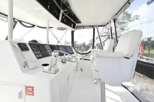 1997 Viking 47 Convertible thumbnail 10