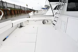 1997 Viking 47 Convertible thumbnail 8
