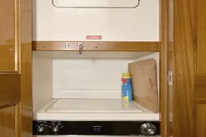 1997 Viking 47 Convertible thumbnail 30